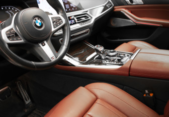 Подержанный автомобиль BMW X7 2019 года (7 фото)
