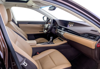 Подержанный автомобиль Lexus ES 2015 года (12 фото)