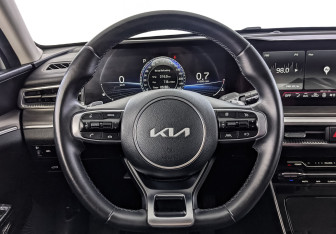 Подержанный автомобиль Kia K5 2022 года (22 фото)
