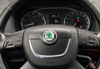 Подержанный автомобиль Skoda Octavia Liftback 2010 года (15 фото)