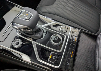 Подержанный автомобиль Hongqi HS5 2024 года (15 фото)