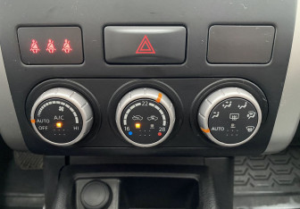 Подержанный автомобиль Nissan X-Trail 2013 года (17 фото)