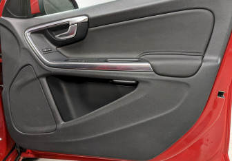 Подержанный автомобиль Volvo S60 2012 года (19 фото)