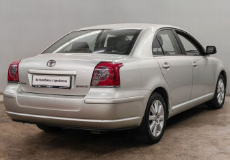 Подержанный автомобиль Toyota Avensis Sedan 2007 года (5 фото)