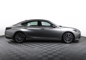 Подержанный автомобиль Lexus ES 2025 года (4 фото)