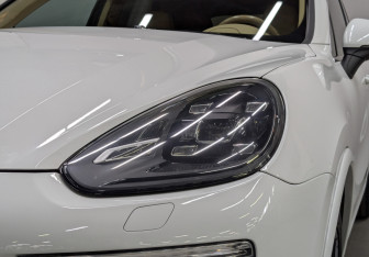 Подержанный автомобиль Porsche Cayenne 2015 года (11 фото)