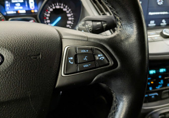 Подержанный автомобиль Ford Kuga 2017 года (26 фото)