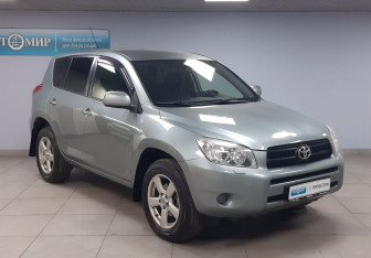 Подержанный автомобиль Toyota RAV4 2007 года (3 фото)