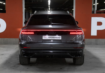 Подержанный автомобиль Audi Q8 2019 года (6 фото)