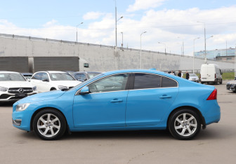 Подержанный автомобиль Volvo S60 2014 года (8 фото)