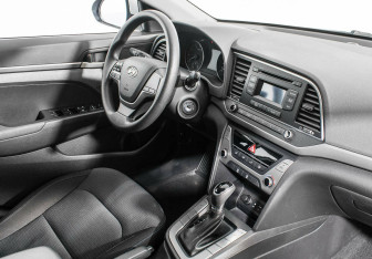 Подержанный автомобиль Hyundai Elantra Sedan 2016 года (8 фото)