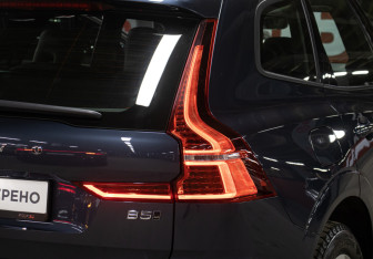 Подержанный автомобиль Volvo XC60 2021 года (24 фото)