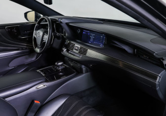 Подержанный автомобиль Lexus LS 2018 года (11 фото)