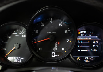 Подержанный автомобиль Porsche Macan 2018 года (13 фото)