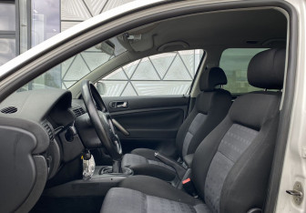 Подержанный автомобиль Volkswagen Passat Wagon 2003 года (18 фото)