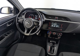 Подержанный автомобиль Kia Rio Hatchback 2021 года (26 фото)