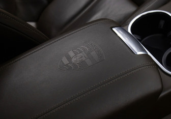 Подержанный автомобиль Porsche Cayenne 2015 года (18 фото)