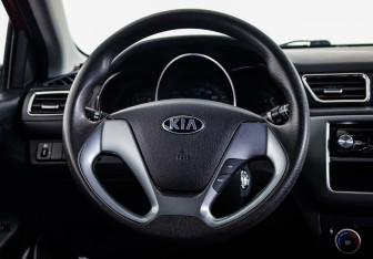 Подержанный автомобиль Kia Rio Sedan 2016 года (8 фото)