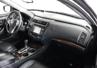 Подержанный автомобиль Nissan Teana 2015 года (6 фото)