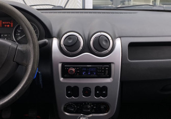 Подержанный автомобиль Renault Logan Sedan 2012 года (11 фото)