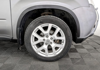 Подержанный автомобиль Nissan X-Trail 2013 года (18 фото)