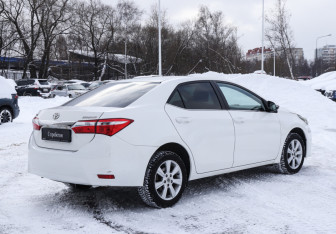 Подержанный автомобиль Toyota Corolla Sedan 2013 года (5 фото)