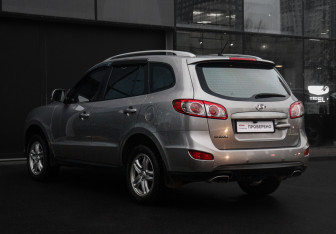 Подержанный автомобиль Hyundai Santa Fe 2010 года (7 фото)