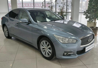 Подержанный автомобиль Infiniti Q50 2014 года (3 фото)