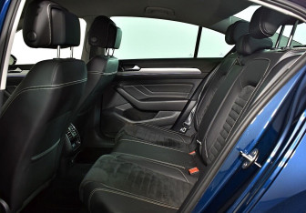 Подержанный автомобиль Volkswagen Passat Sedan 2020 года (10 фото)