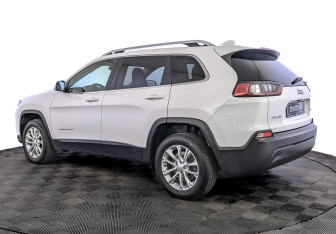 Подержанный автомобиль Jeep Cherokee 2018 года (7 фото)
