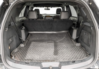 Подержанный автомобиль Ford Explorer 2018 года (10 фото)