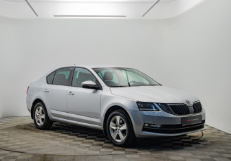 Подержанный автомобиль Skoda Octavia Liftback 2019 года (3 фото)