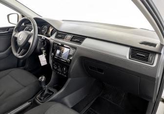 Подержанный автомобиль Skoda Rapid Liftback 2019 года (11 фото)