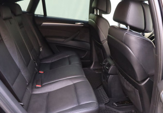 Подержанный автомобиль BMW X6 2013 года (21 фото)