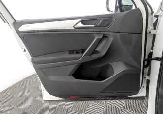 Подержанный автомобиль Volkswagen Tiguan 2021 года (19 фото)