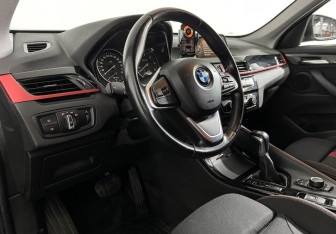 Подержанный автомобиль BMW X1 2015 года (12 фото)