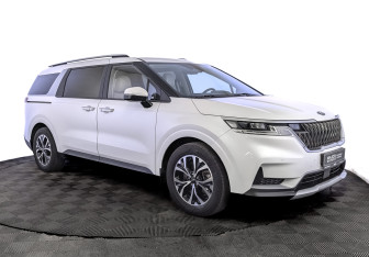 Подержанный автомобиль Kia Carnival 2021 года (3 фото)