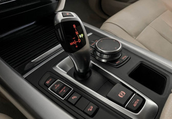 Подержанный автомобиль BMW X5 2017 года (16 фото)