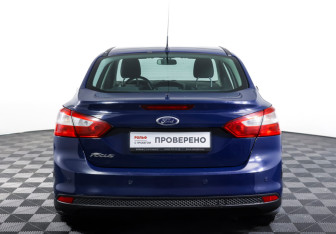 Подержанный автомобиль Ford Focus Sedan 2011 года (6 фото)