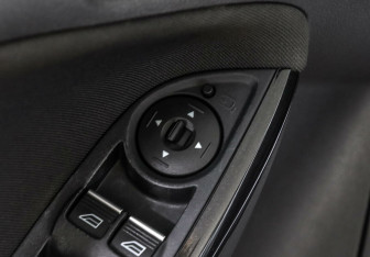 Подержанный автомобиль Ford Focus Hatchback 2016 года (13 фото)