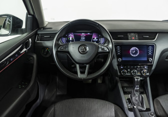 Подержанный автомобиль Skoda Octavia Liftback 2018 года (10 фото)
