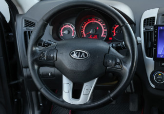 Подержанный автомобиль Kia Ceed Wagon 2010 года (16 фото)