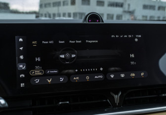 Подержанный автомобиль Voyah Dream 2023 года (20 фото)