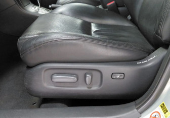 Подержанный автомобиль Toyota Avensis Sedan 2004 года (11 фото)