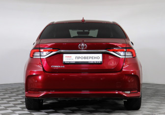 Подержанный автомобиль Toyota Corolla Sedan 2019 года (6 фото)