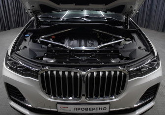Подержанный автомобиль BMW X7 2019 года (9 фото)
