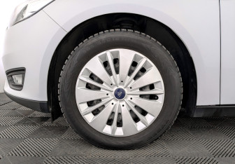 Подержанный автомобиль Ford Focus Hatchback 2018 года (18 фото)