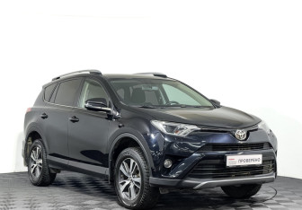 Подержанный автомобиль Toyota RAV4 2017 года (3 фото)