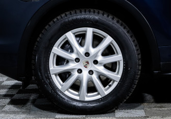 Подержанный автомобиль Porsche Cayenne 2012 года (15 фото)