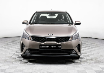 Подержанный автомобиль Kia Rio Sedan 2021 года (2 фото)